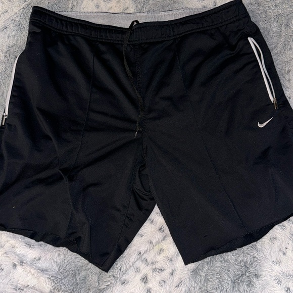 Men’s or Women’s Nike black athletic Shorts With Zipper Pockets on both sides! - Picture 2 of 10